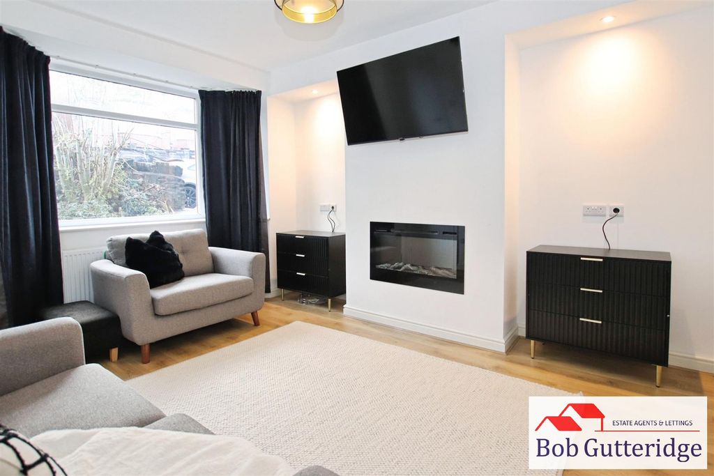 Property photo 2 of 17 Lounge