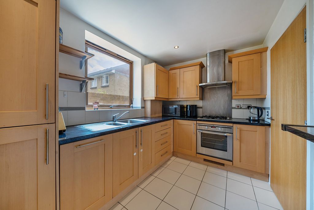 Property photo 2 of 19 Kitchen