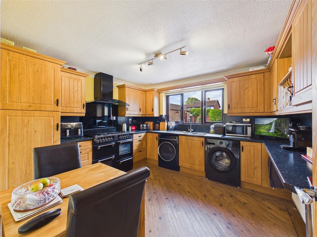 Property photo 3 of 15 Kitchen