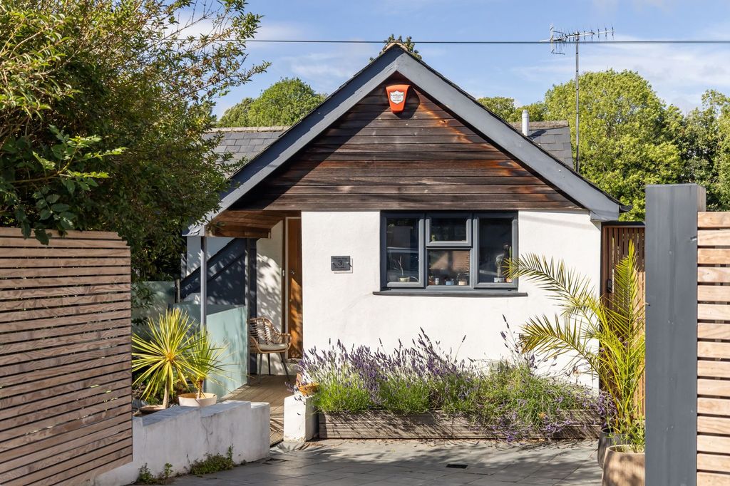 Property photo 1 of 28