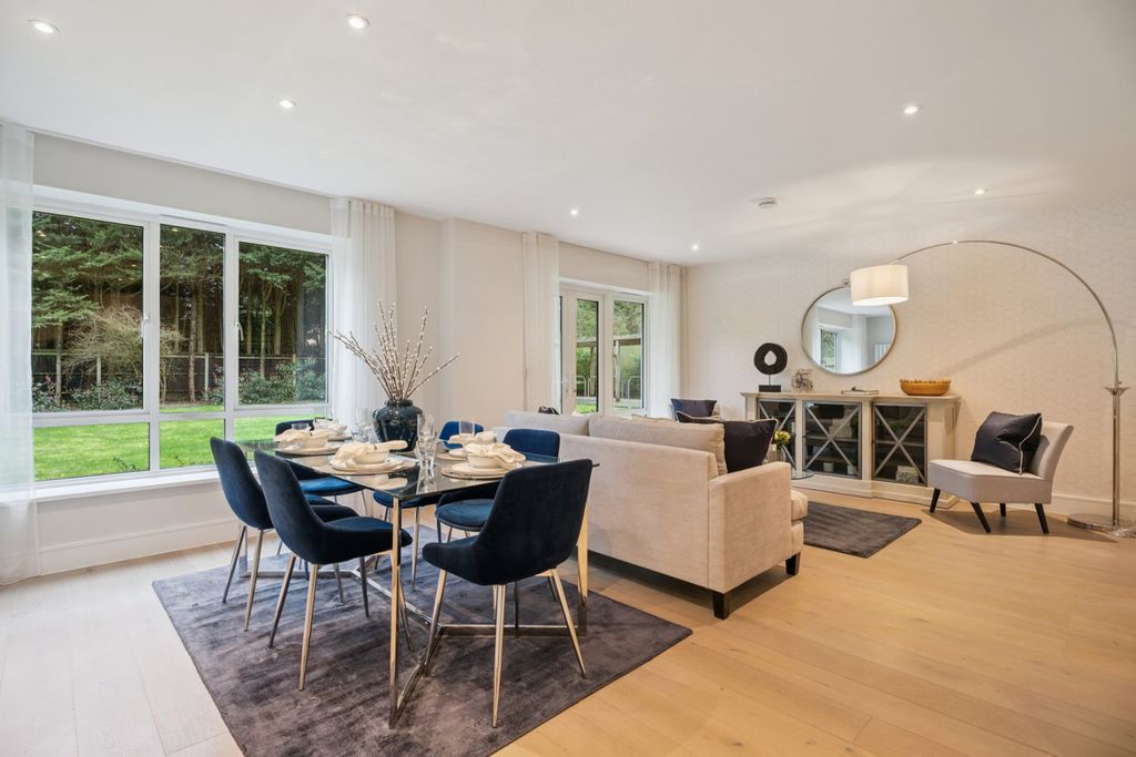 Property photo 2 of 10 Open Plan Room