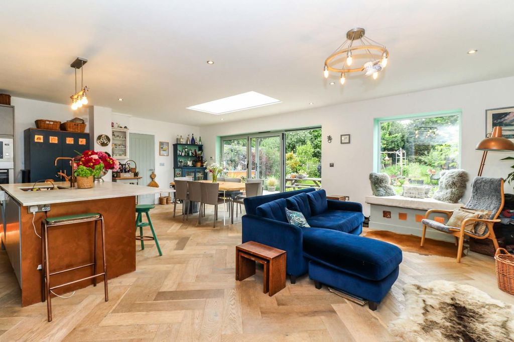Property photo 1 of 27