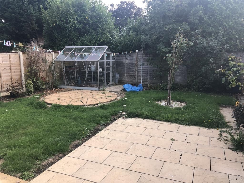 Property photo 2 of 10 Bathroom