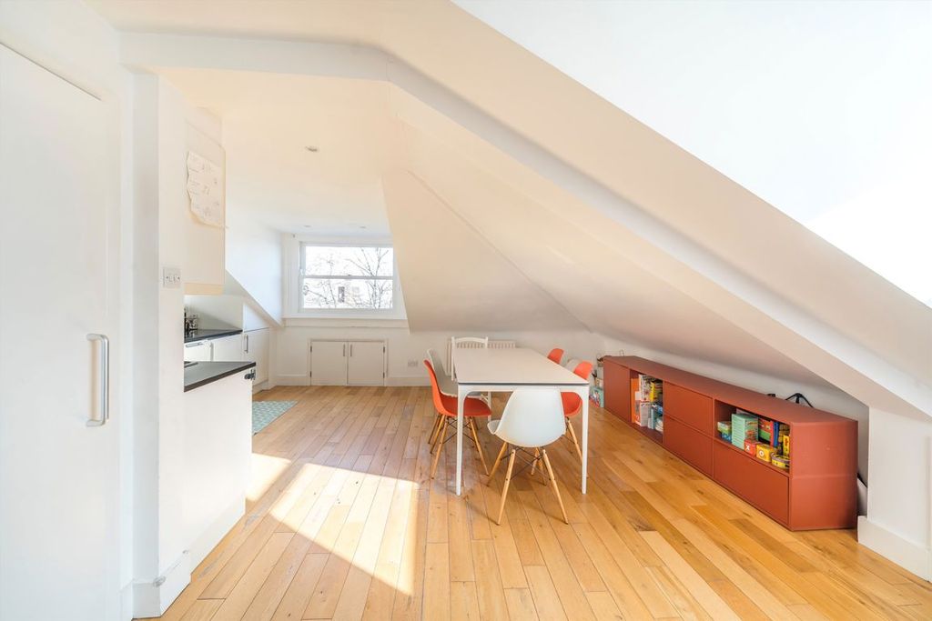 Property photo 3 of 8