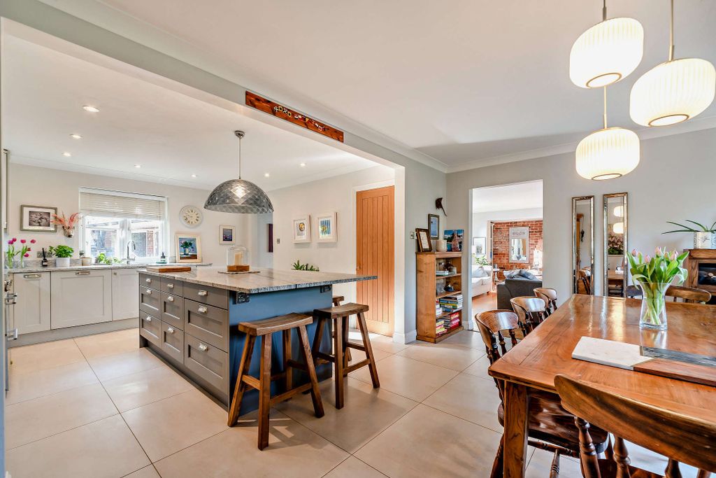Property photo 2 of 14 Kitchen