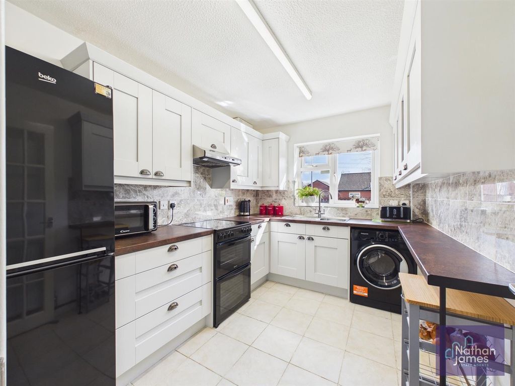 Property photo 2 of 13 Kitchen