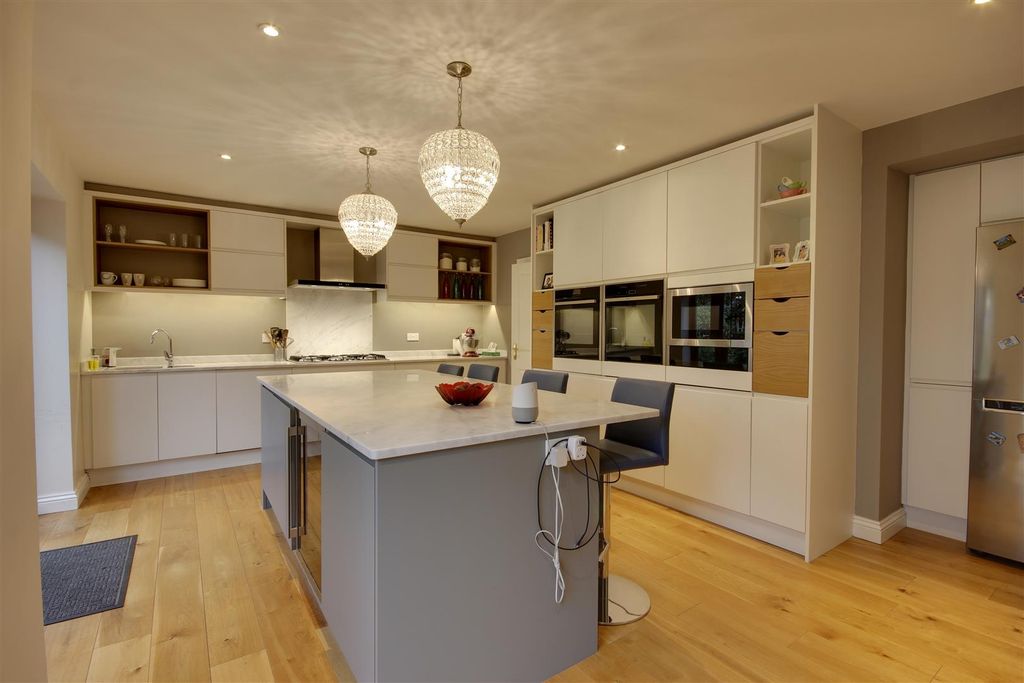 Property photo 3 of 20 Kitchen