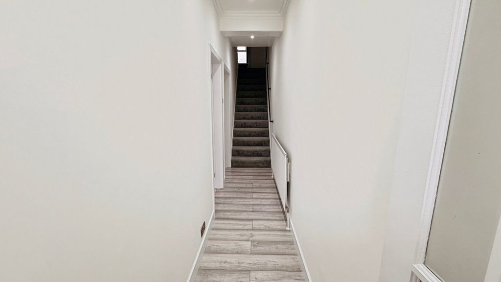 Property photo 2 of 19 Entrance Hallway