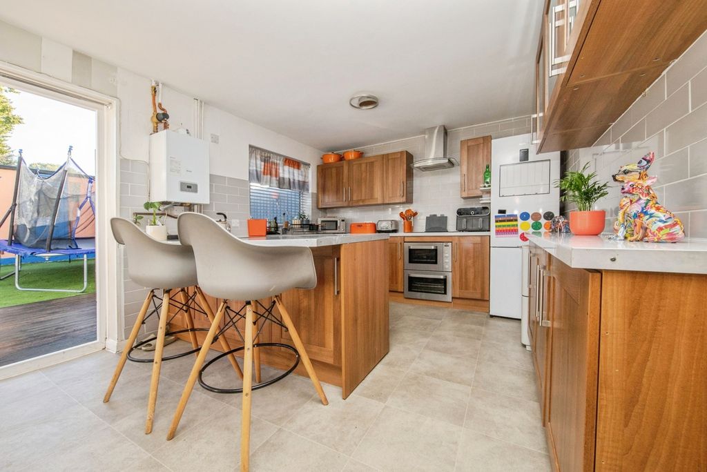 Property photo 2 of 17 Photo