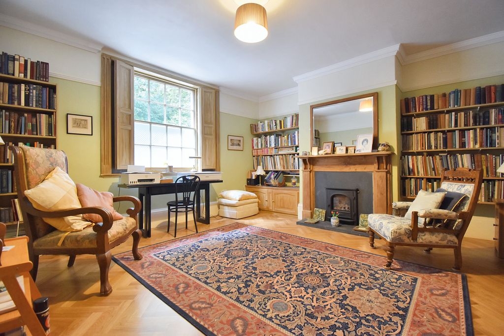 Property photo 3 of 32 38 Westgate (13)