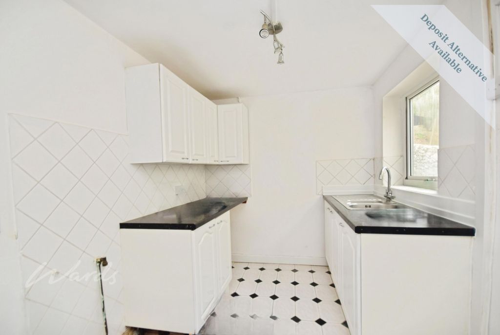 Property photo 2 of 11 Kitchen