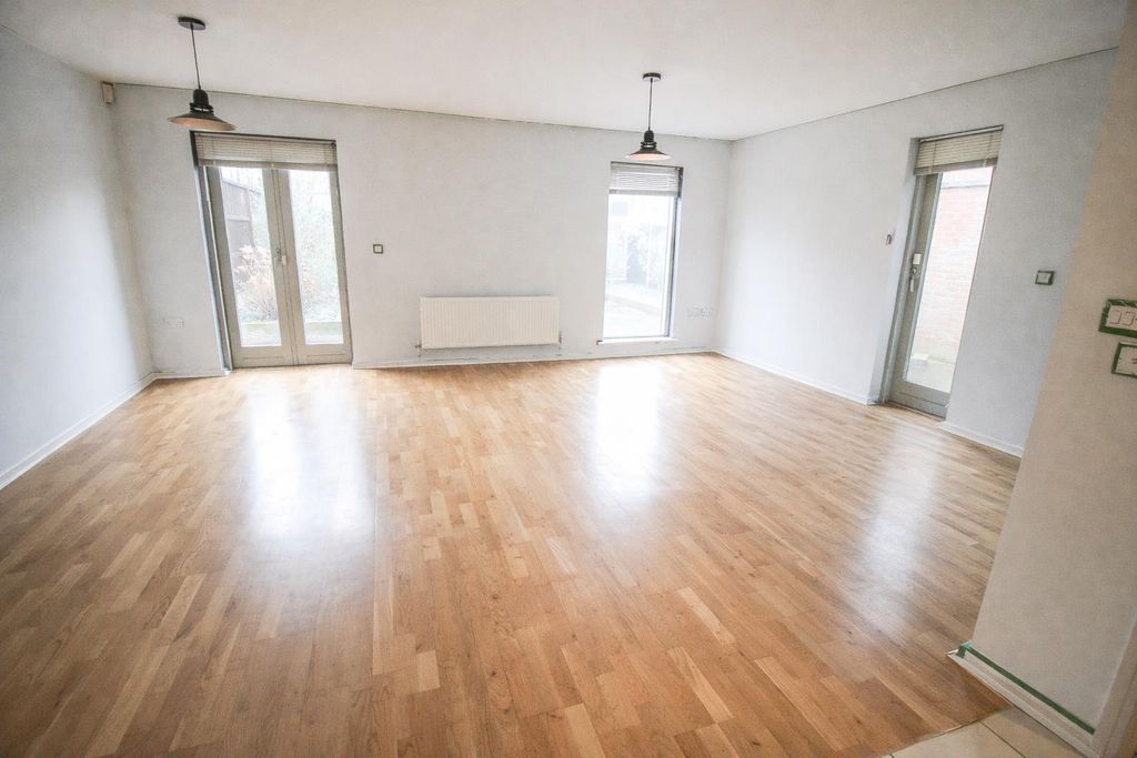 Property photo 2 of 11 Img1000.Png