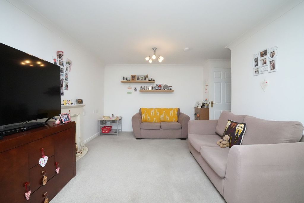 Property photo 3 of 12