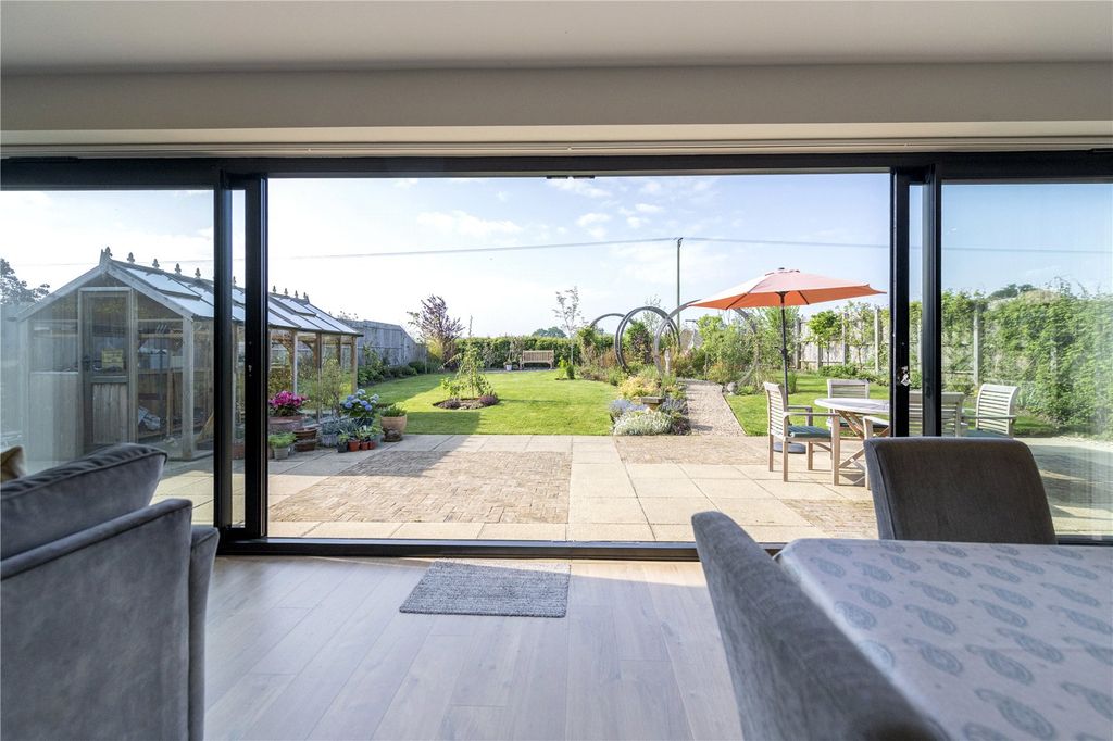 Property photo 2 of 29 Picture No. 19