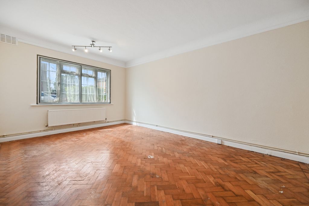 Property photo 3 of 11 2