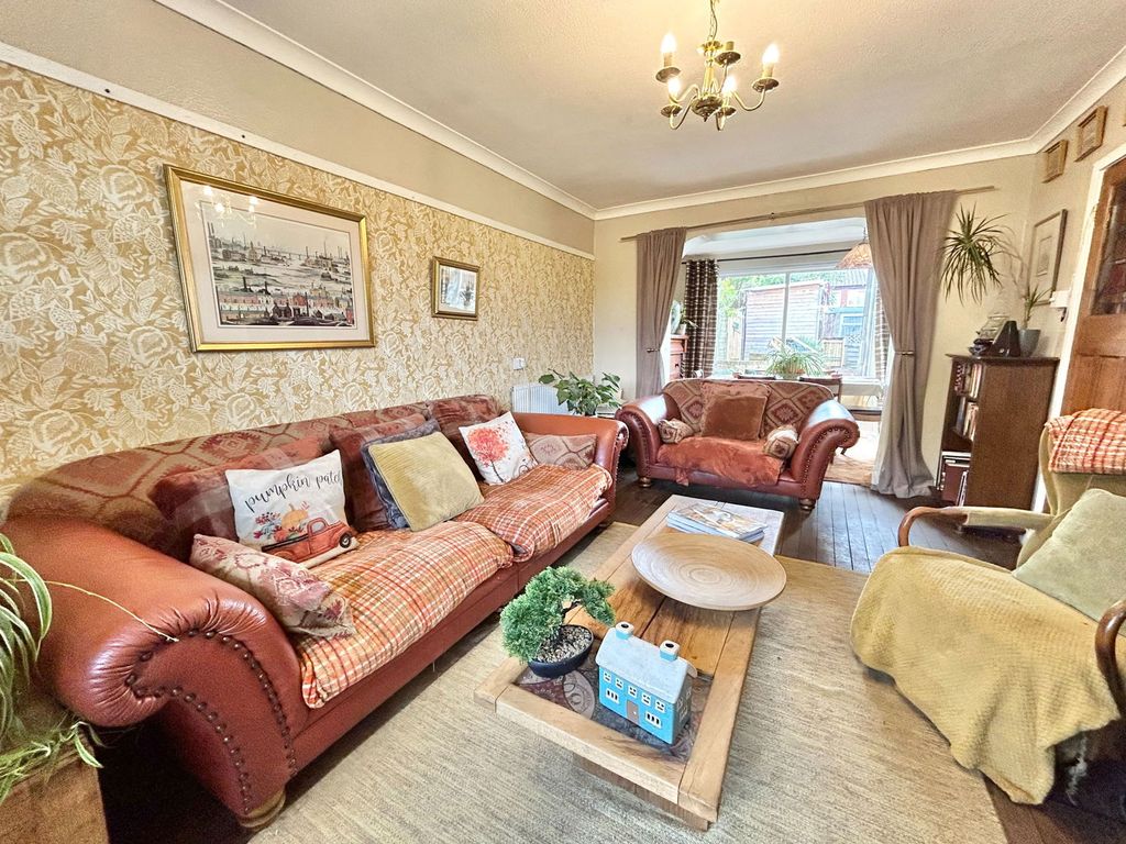 Property photo 3 of 28