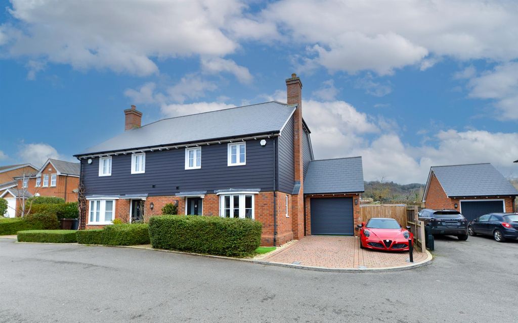 Property photo 1 of 19 Orchard View, Detling20-2.Jpg