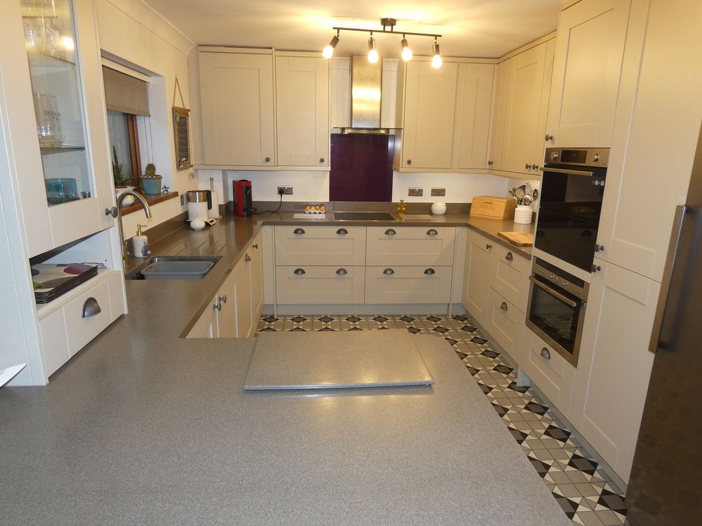 Property photo 3 of 20 Kitchen