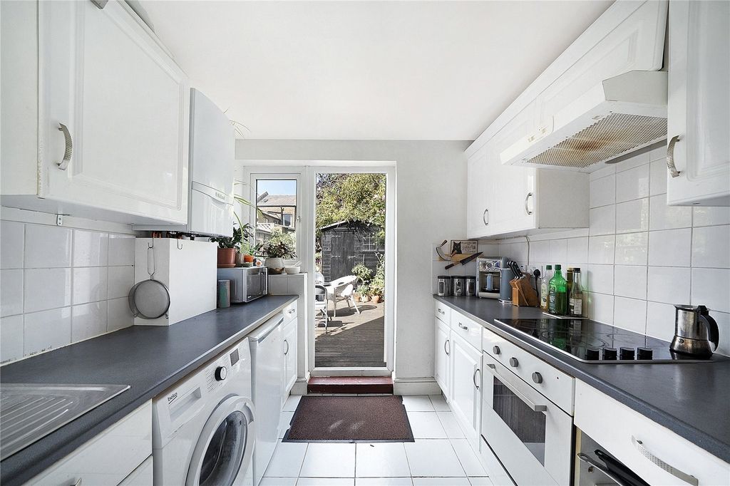 Property photo 3 of 11 Picture No. 12