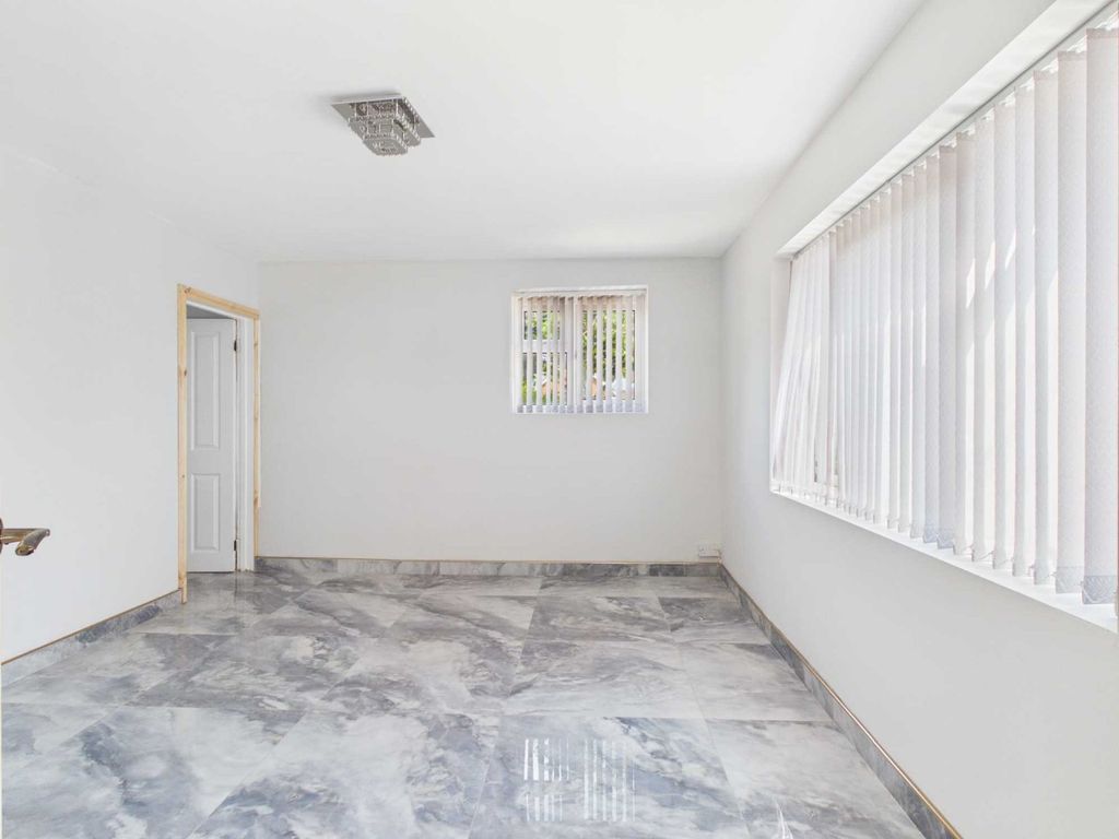 Property photo 3 of 6 Picture No. 94