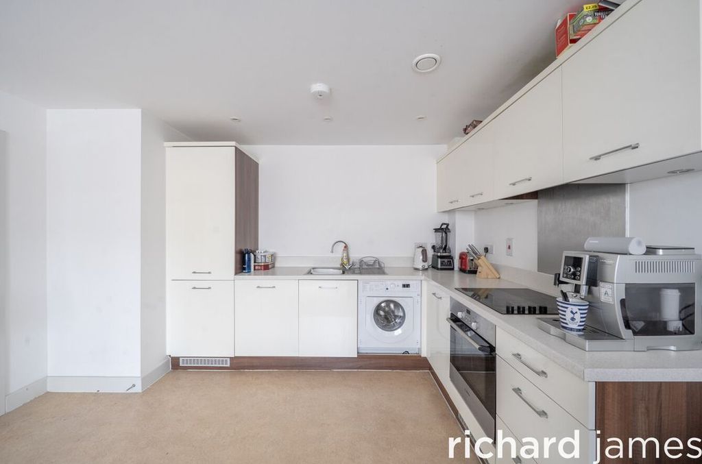 Property photo 2 of 11 0E58F1c6377A48Ecaf5Ca041F060c362