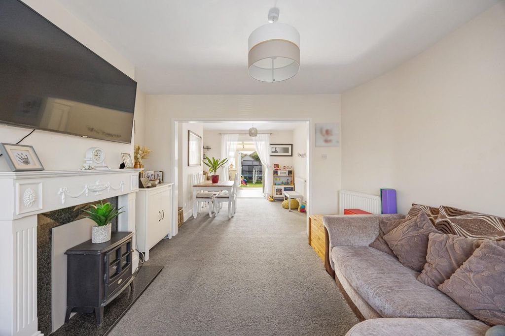 Property photo 2 of 30