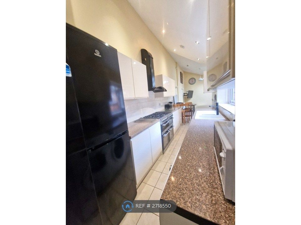 Property photo 1 of 17 Kitchen Down To Lounge