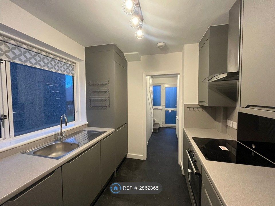 Property photo 1 of 9 Kitchen