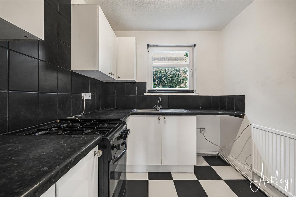 Property photo 3 of 14 Kitchen