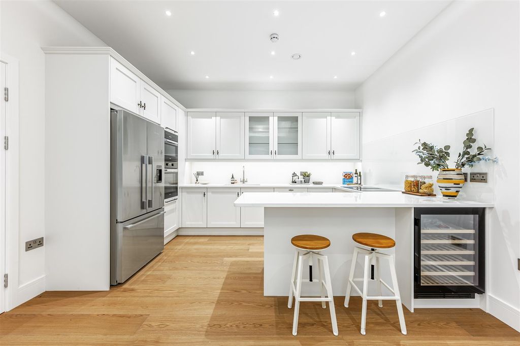 Property photo 3 of 22 Flat 2 -  8 Twyford Avenue-5.Jpg