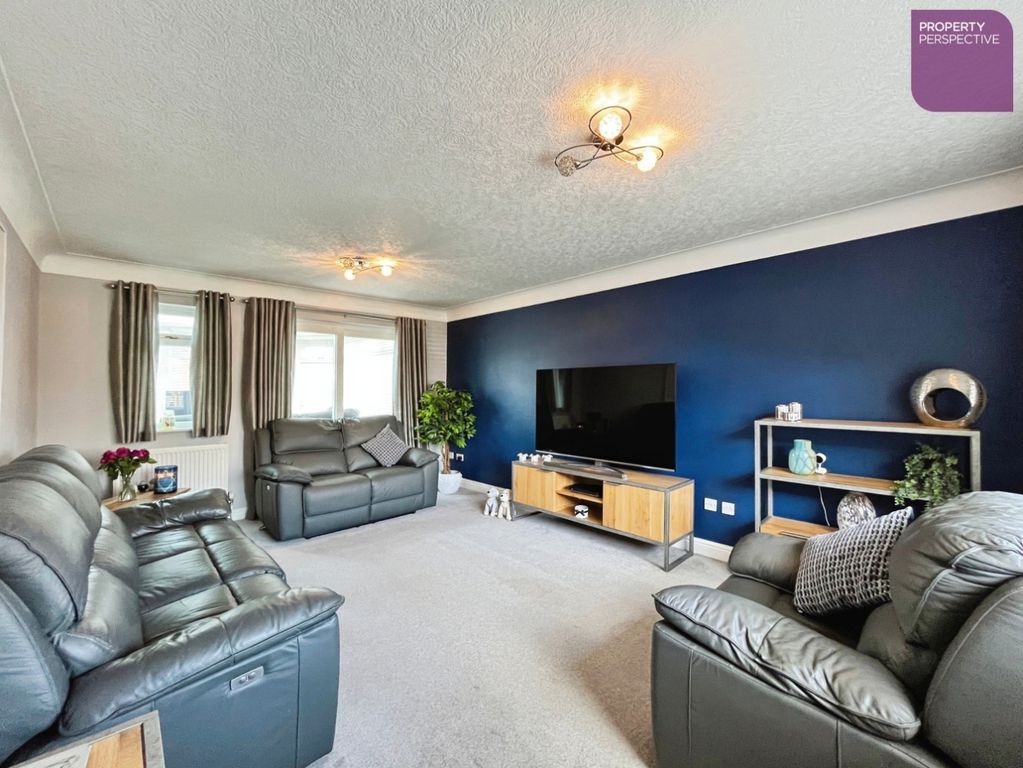 Property photo 2 of 18 Living Room