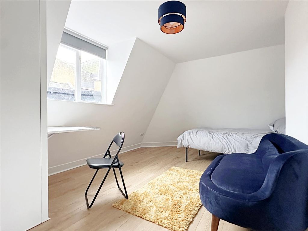 Property photo 2 of 11 Bedroom 4 (2).Jpg