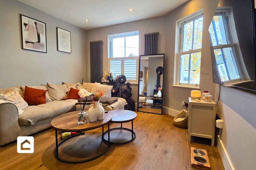 Property photo 2 of 12 3