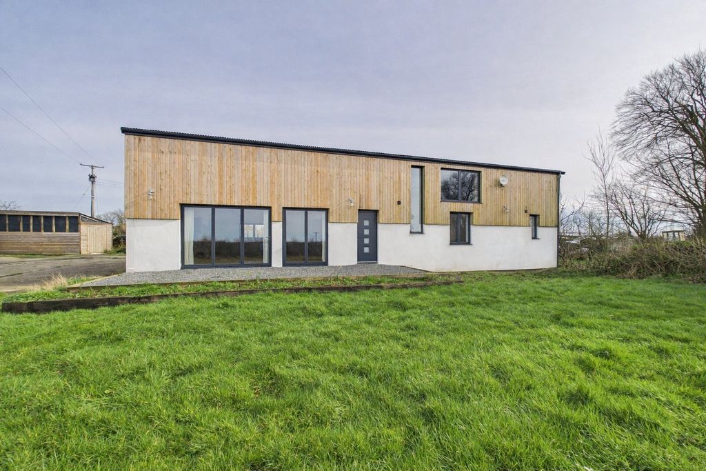 Property photo 1 of 17 Picture No. 01