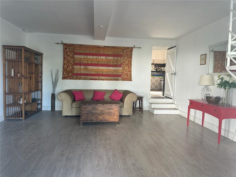 Property photo 2 of 28 Entrance/Reception 1