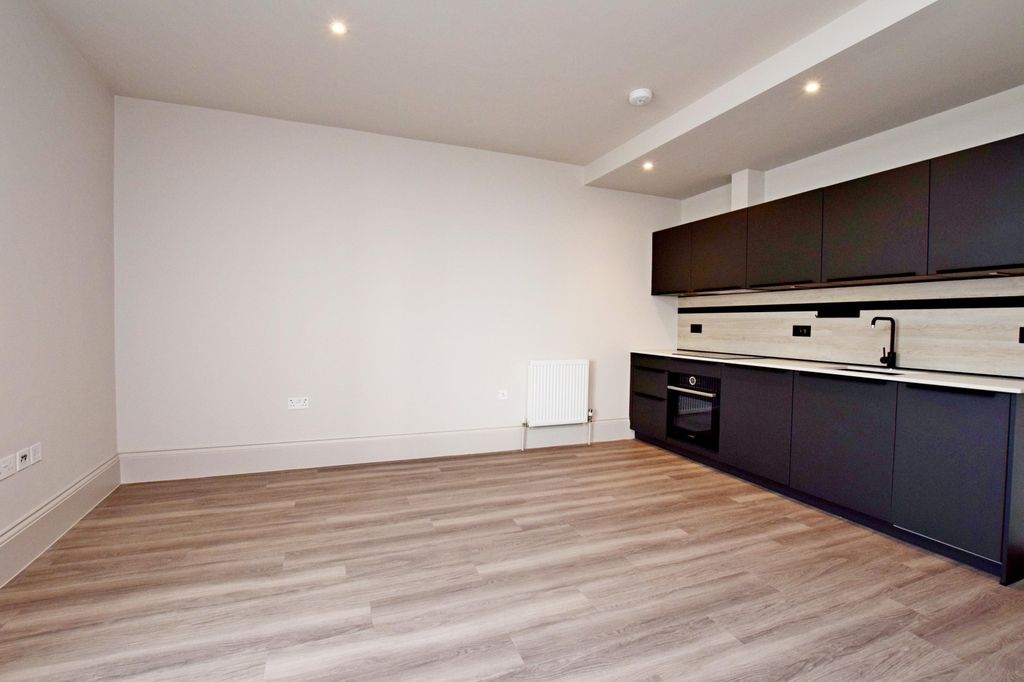 Property photo 2 of 8 Apartment To Rent