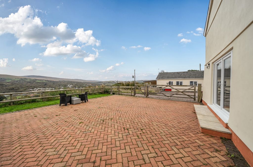 Property photo 2 of 30