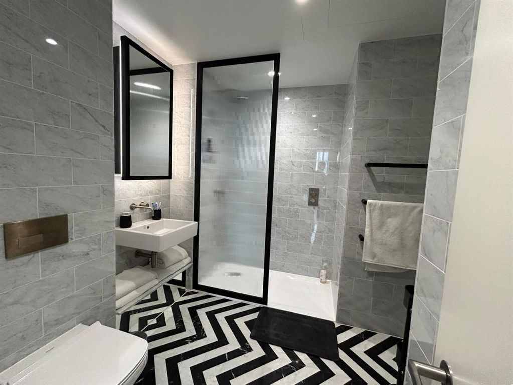 Property photo 1 of 8 Districts London (1).Jpg