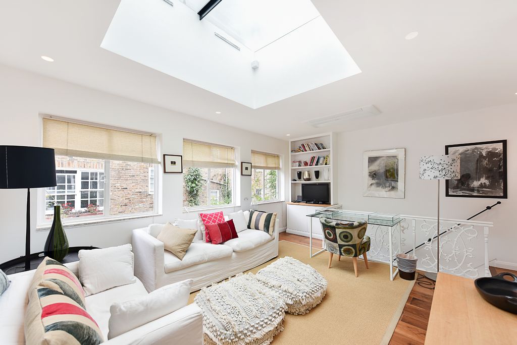 Property photo 1 of 12 St. Petersburgh Mews