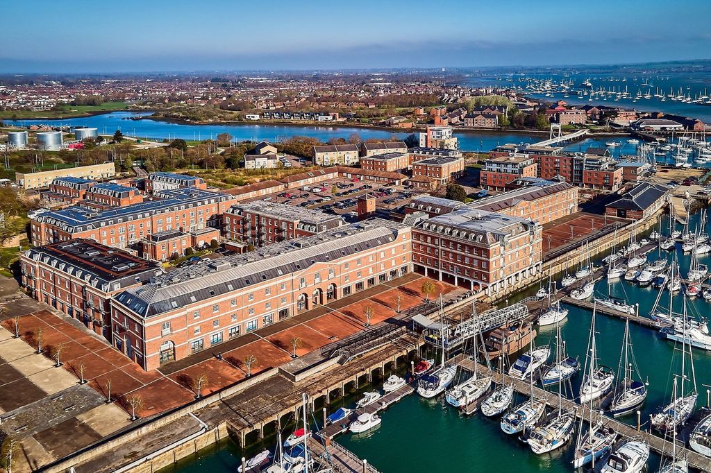 Property photo 3 of 21