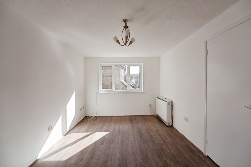 Property photo 2 of 8 Pbox-Img.Jpg
