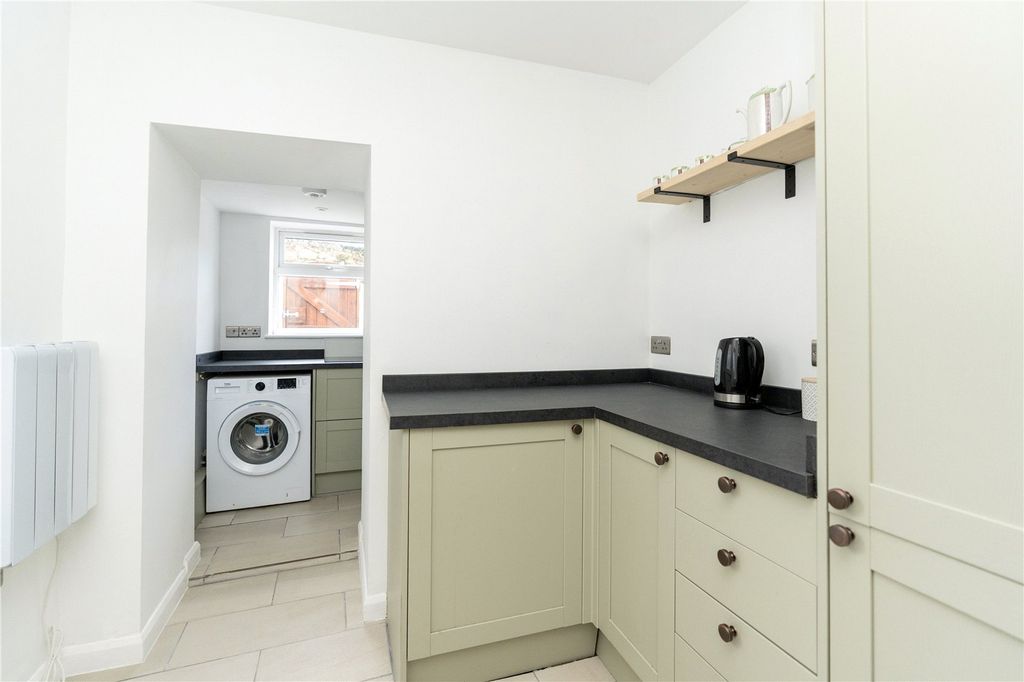 Property photo 2 of 17 Picture No. 12