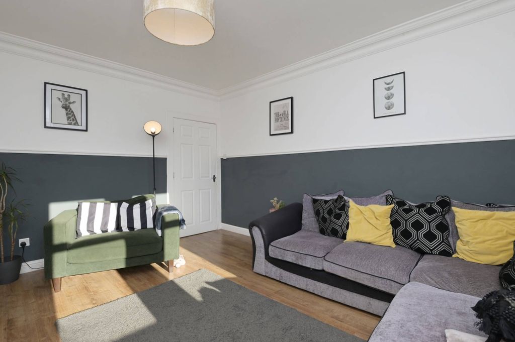 Property photo 2 of 25