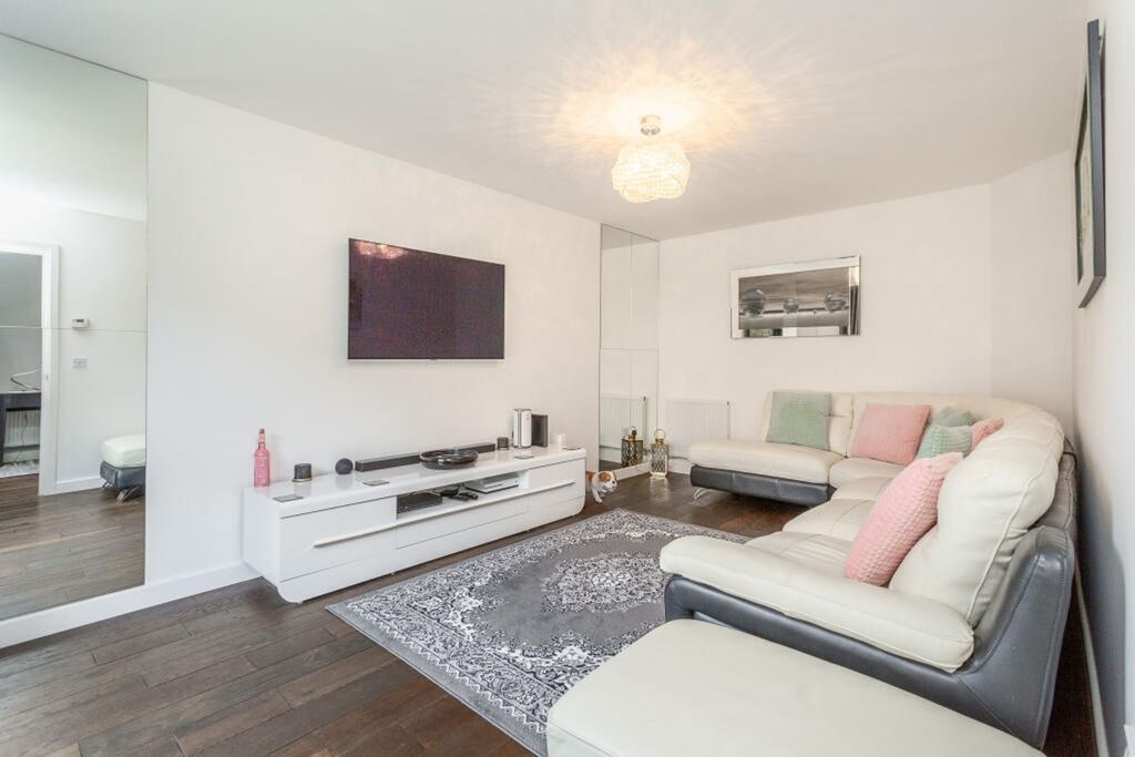 Property photo 2 of 32
