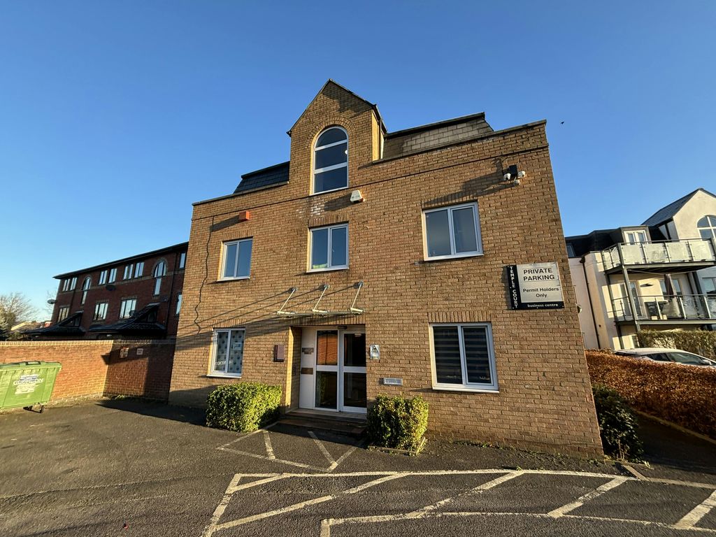 Property photo 1 of 6 107 Oxford Road 38.Jpg