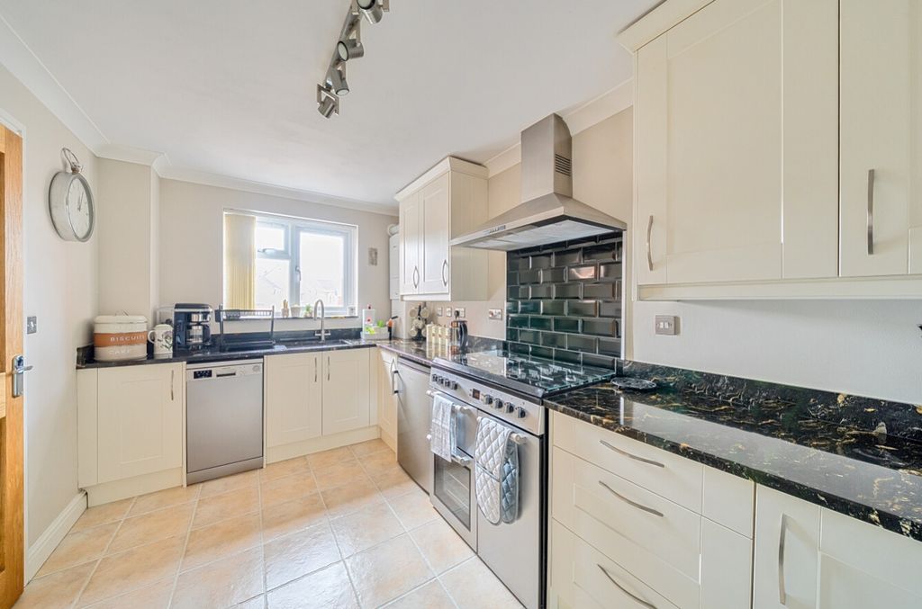 Property photo 3 of 24 1336350-10-689c41d297Da4