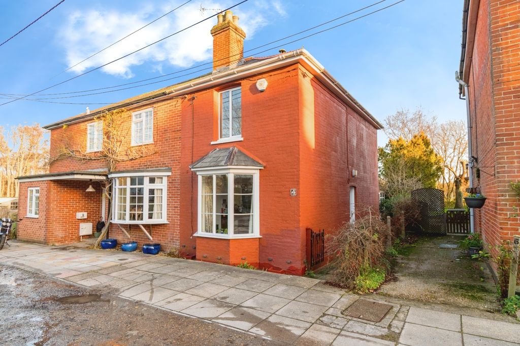2 bed semi-detached house for salePemberton Road, Lyndhurst, Hampshire SO43