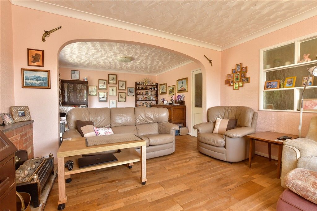 Property photo 3 of 14 Lounge