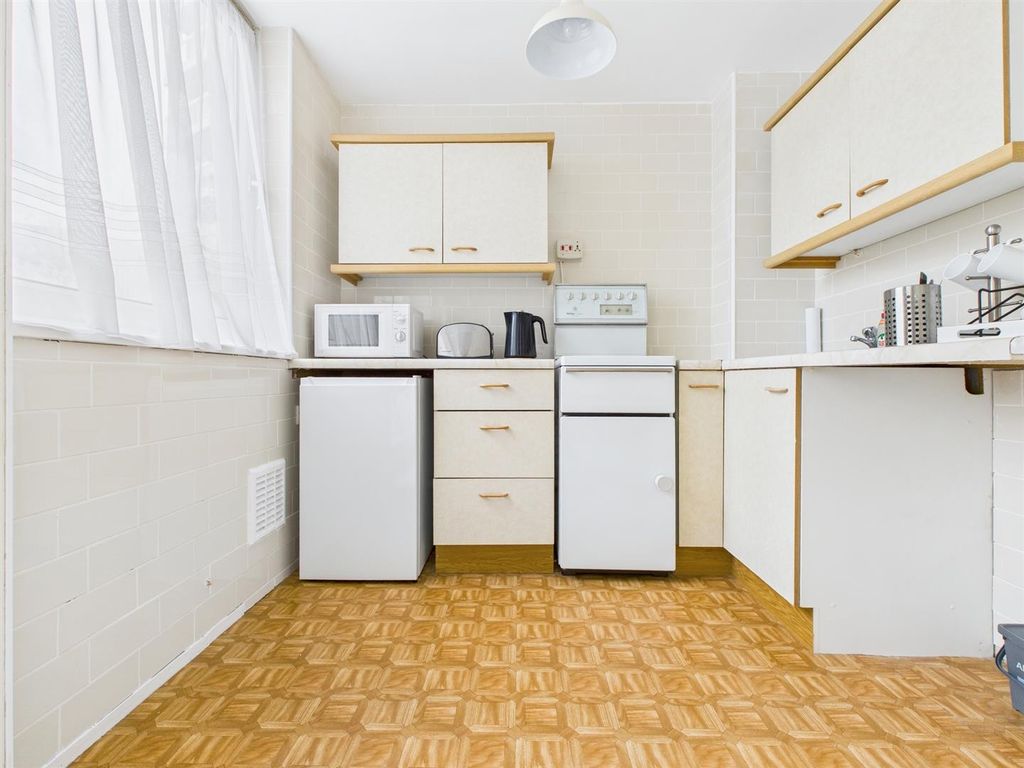 Property photo 3 of 8 Cam04311G0-Pr0098-Still008.Jpg