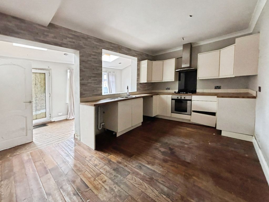 Property photo 1 of 15 4800370